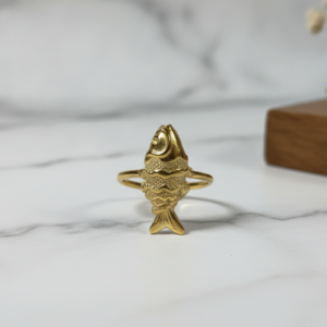 Bague dorée fine motif Poisson
