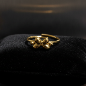 Bague ajustable dorée – Motif nœud minimaliste