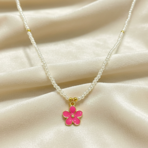Collier Perles Nacrées et Pendentif Fleur Rose Fushia